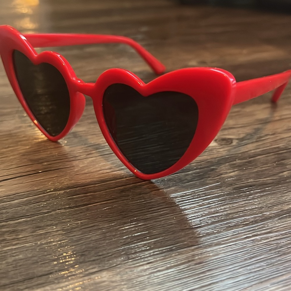 Red Heart Shaped Sunglasses for Women,Vintage Cat Eye Mod Style Retro - Picture 6 of 6